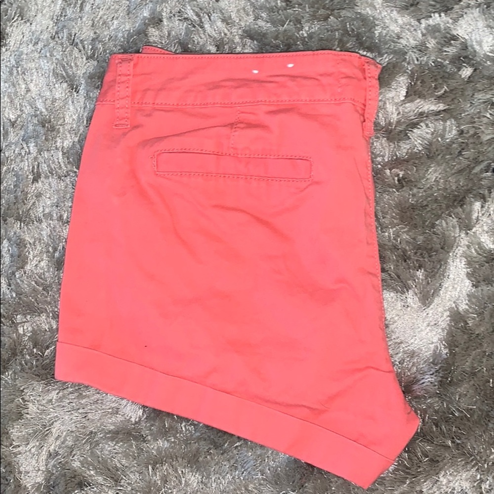 Pink khaki shorts - Picture 2 of 3
